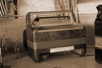 Acordeon em constru��o (processo P�s-madeira)!